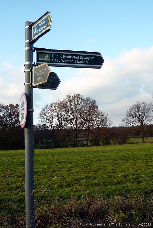 Fingerpost pointing to Dead Woman's Lane